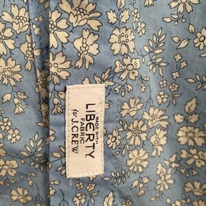 J Crew Liberty cotton button down women’s shirt, 6 slim, used, great condition.